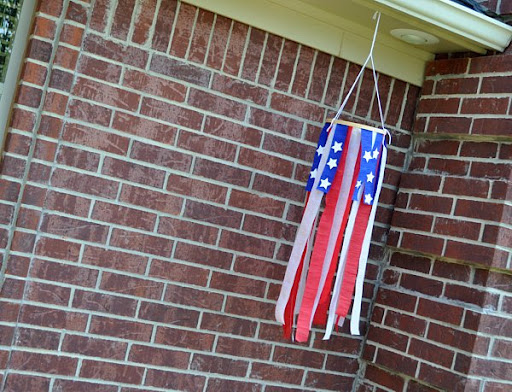 Outdoor Kid Activities - DIYs for the 4th of July