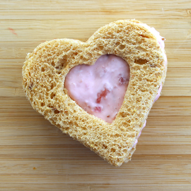 Homemade Strawberry cream cheese sandwiches: 3 healthier Valentine snack ideas - yumm!