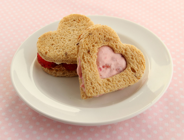 Homemade Strawberry cream cheese: 3 healthier Valentine snack ideas - yumm!