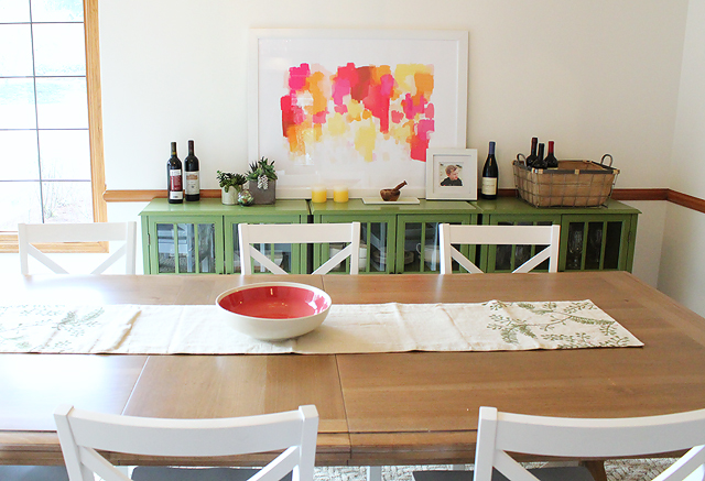 AWESOME tips from a professional designer on how to arrange art on your walls, mantles, and in gallery walls... Exactly what I needed to finally make the house look like I wanted it to!