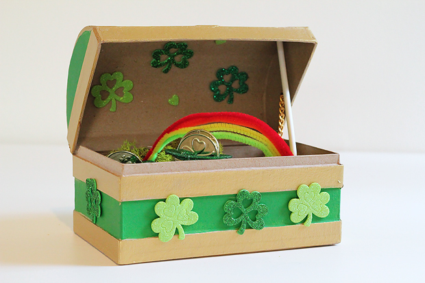 We're making these this year and including the free printable temporary tattoos inside - excited to see the kids' faces when they see what the leprechaun left behind.