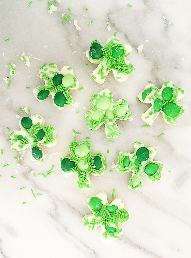 St. Patrick's Day Dessert: White Chocolate Shamrocks- this is so easy and fun to do with the kids!