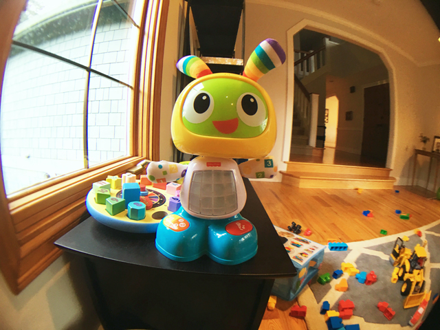 Loving this camera lens set for your smart phone from Photojojo- including wide angle,