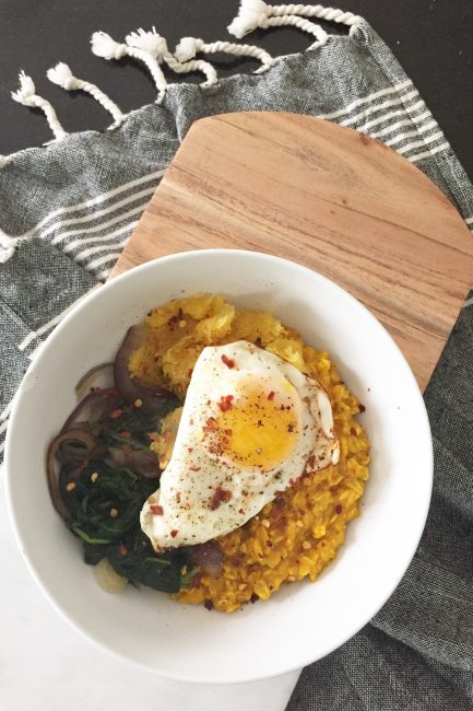 Savory Breakfast Idea: Turmeric Oats with Acorn Squash - who says oatmeal has to be sweet?! #spon